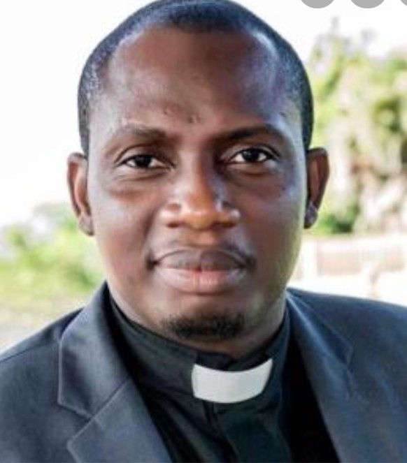 Counsellor Lutterodt prays in the cemetry 46