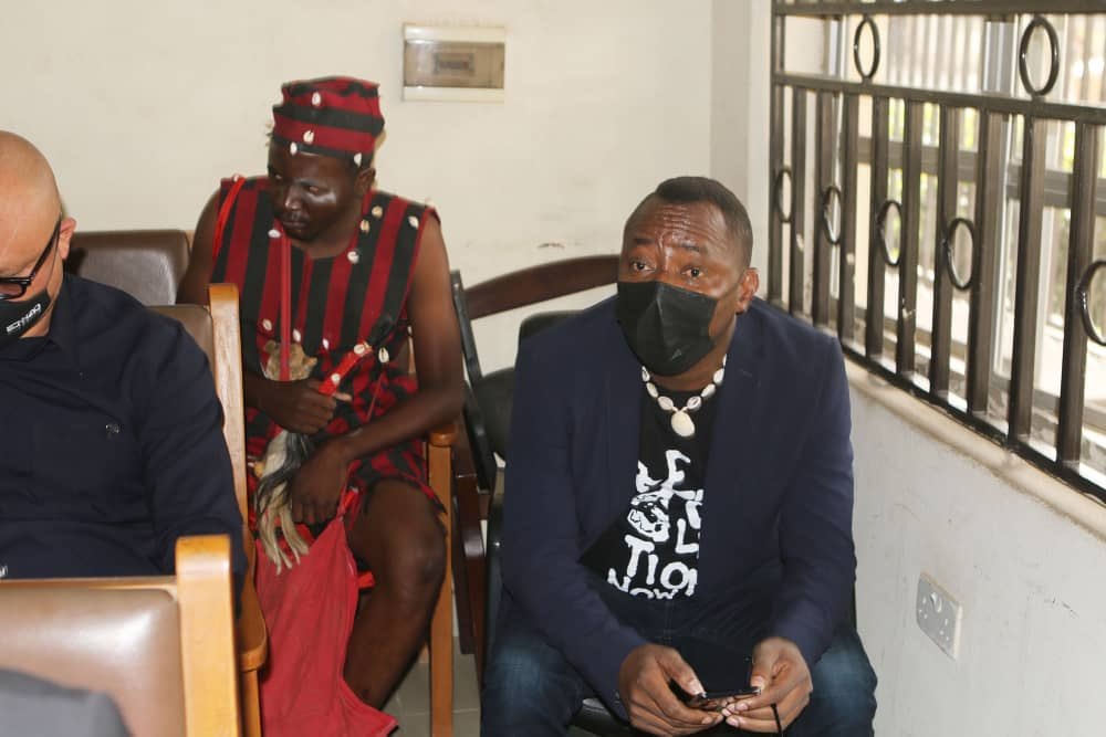 Presidential candidate 'storms' court with fetish priest during trial [Photos] 54