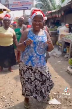 Market women at Accra Central show off dancing skills as they mark Christmas. 46